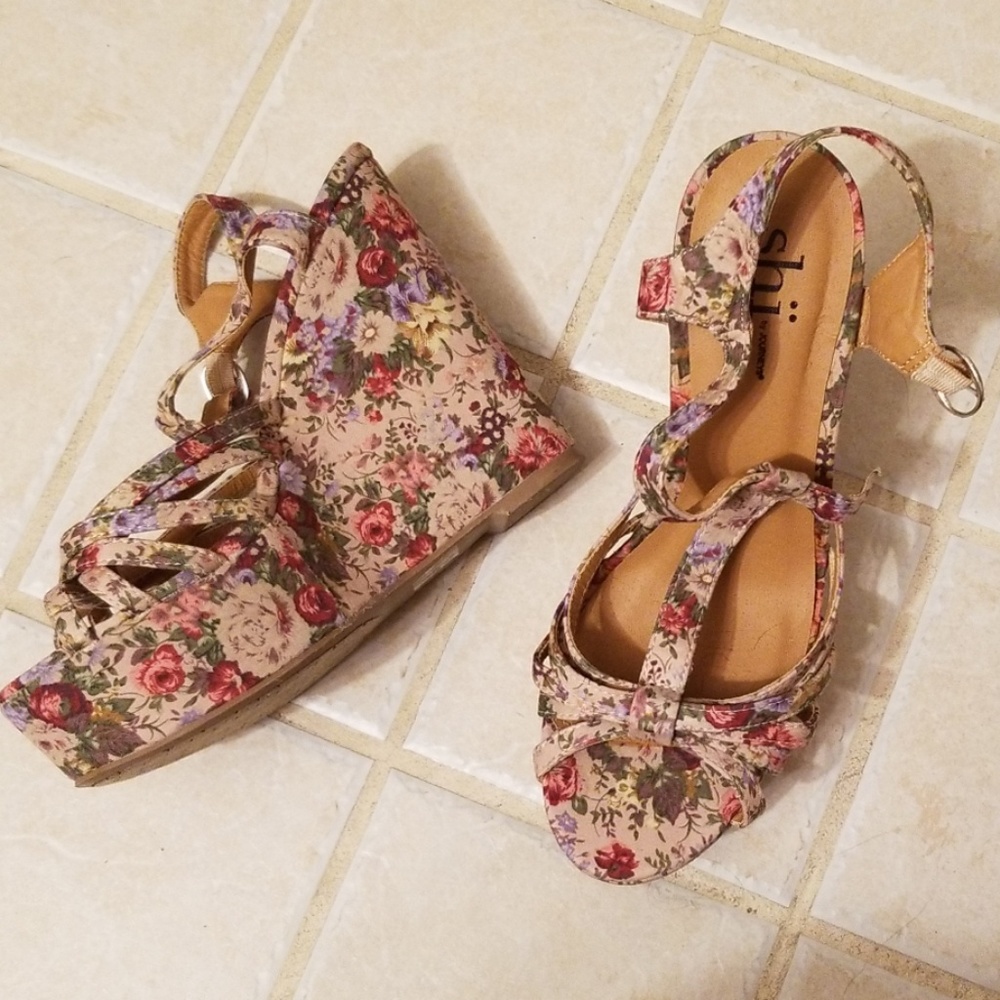 Floral Wedges
